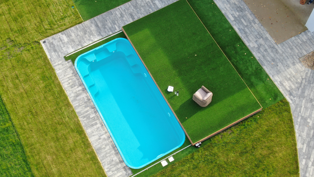 Pojízdná terasa s příčným posunem k bazénu 4m x 5m