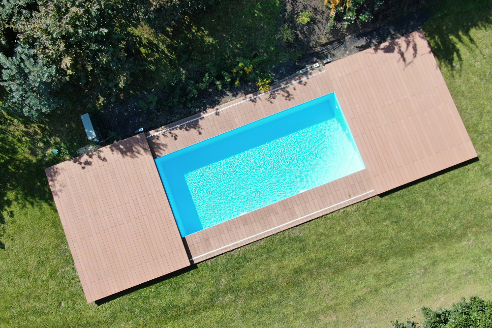 Pojízdná terasa s děleným posunem k bazénu 3,3m x 4m