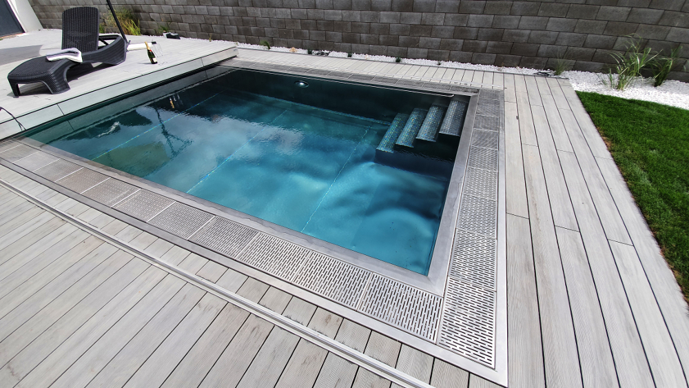 Pojízdná terasa s podélným posunem k bazénu 4,3m x 6m