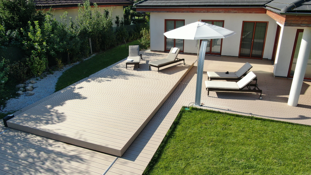 Pojízdná terasa s děleným posunem k bazénu 3,3m x 7m