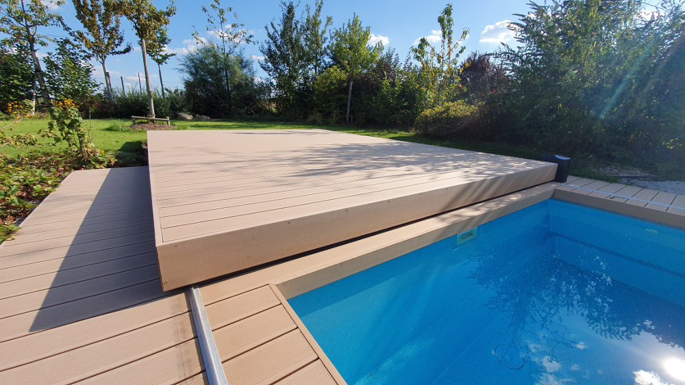 Pojízdná terasa s děleným posunem k bazénu 4,4m x 8,4m