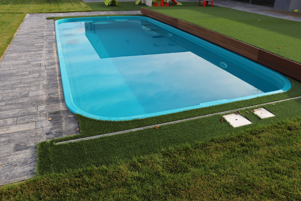 Pojízdná terasa s příčným posunem k bazénu 4m x 5m